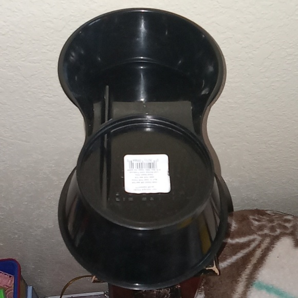 CAT FEEDER - Picture 5 of 6